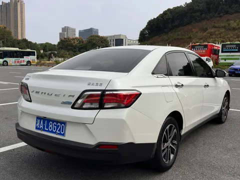 Venucia D60