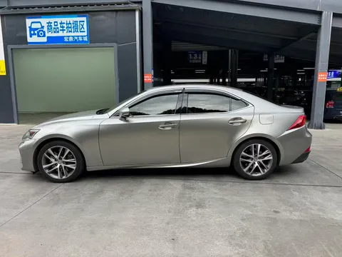 Lexus IS