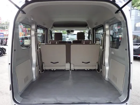 Nissan Clipper Van