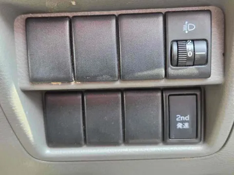 Mitsubishi Minicab Van