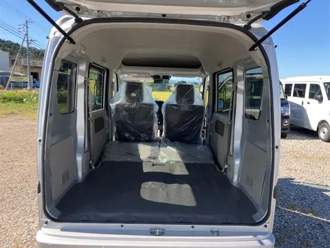 Nissan Clipper Van