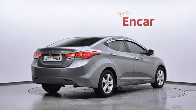 Hyundai Elantra (Avante)