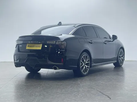 Lynk & Co 03