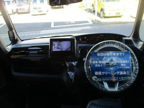 Honda N-BOX Custom