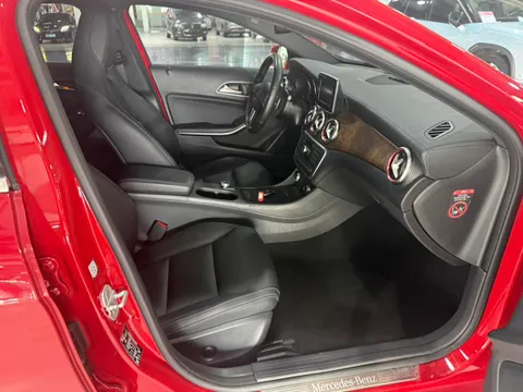 Mercedes-Benz Mercedes-Benz GLA
