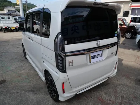 Honda N-BOX Custom