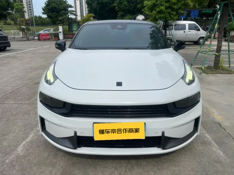 Lynk & Co 03