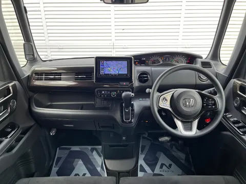 Honda N-BOX Custom