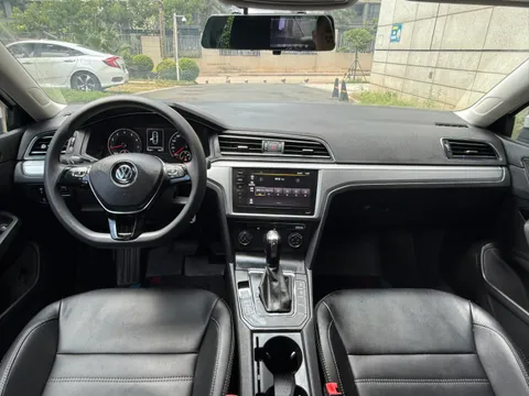 Volkswagen Lamando