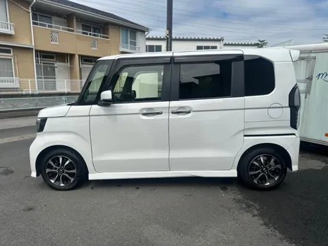 Honda N-BOX Custom