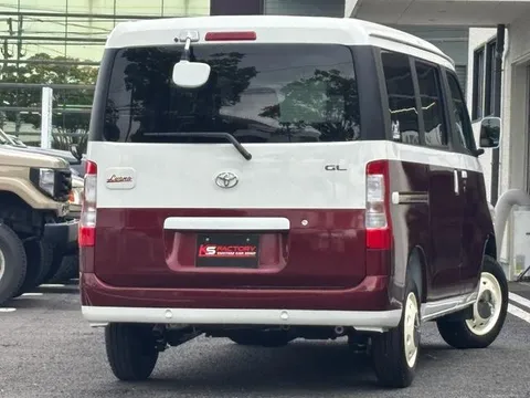 Toyota TownAce Van