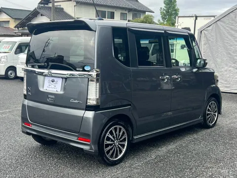 Honda N-BOX Custom