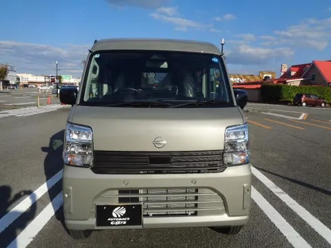 Nissan Clipper Van