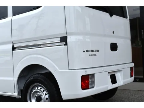 Mitsubishi Minicab Van