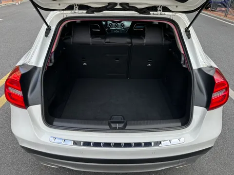 Mercedes-Benz Mercedes-Benz GLA