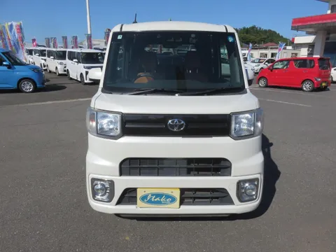 Toyota Pixis Mega