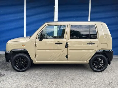 Daihatsu Naked