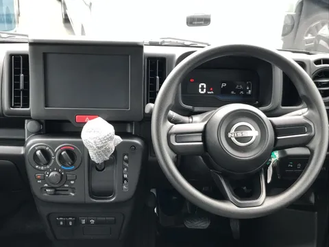 Nissan Clipper Van