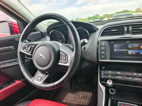 Jaguar XE