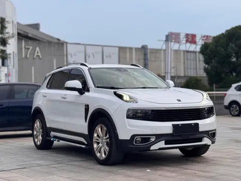 Lynk & Co 01
