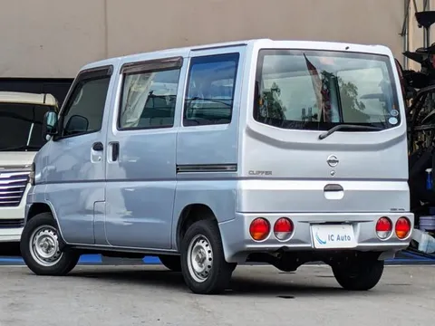 Nissan Clipper Van