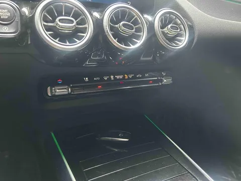 Mercedes-Benz Mercedes-Benz GLA