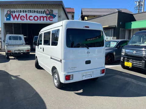 Nissan Clipper Van