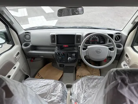 Nissan Clipper Van