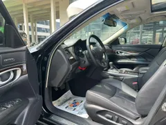 Infiniti Q70