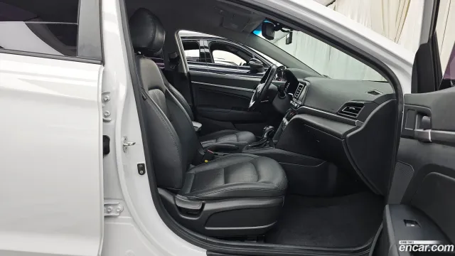 Hyundai Elantra (Avante)
