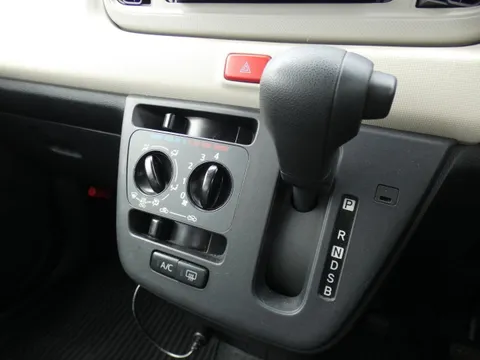 Daihatsu Mira Tocot