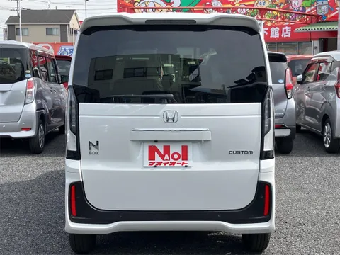 Honda N-BOX Custom