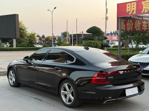 Volvo S90