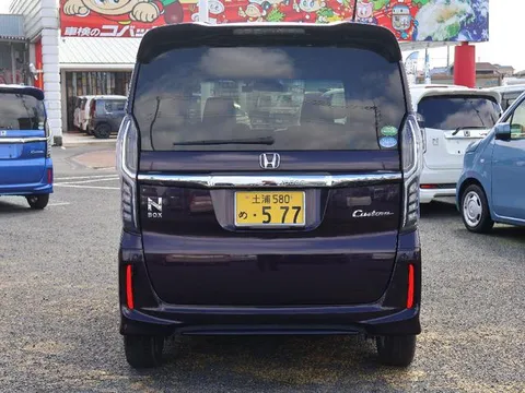 Honda N-BOX Custom