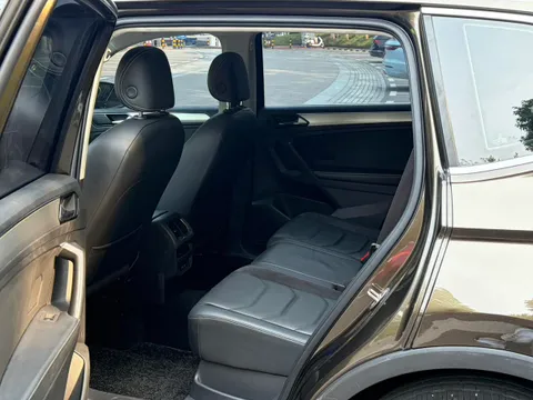 Volkswagen Tiguan L