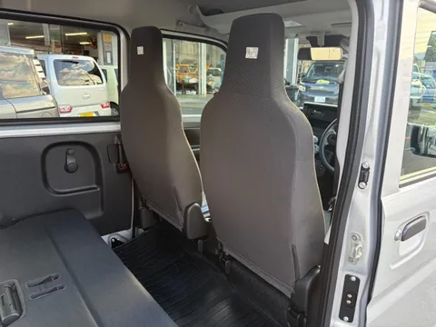 Nissan Clipper Van