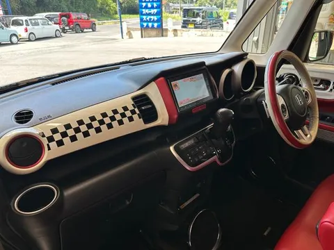Honda N-BOX Slash
