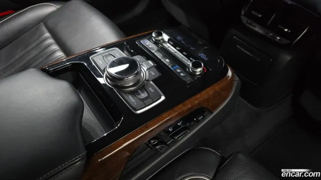 Genesis G90 (EQ900)