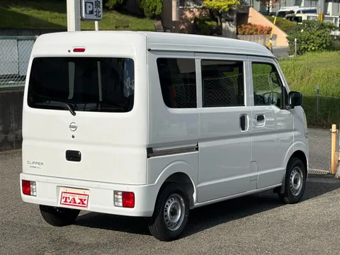 Nissan Clipper Van