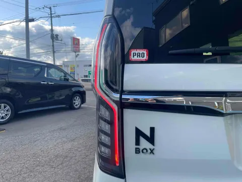Honda N-BOX Custom