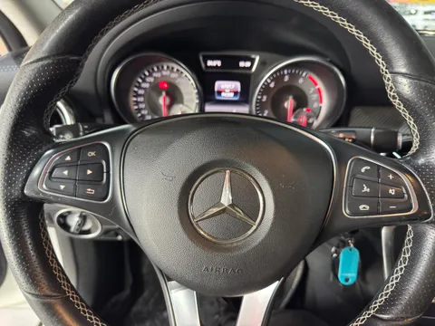 Mercedes-Benz Mercedes-Benz GLA
