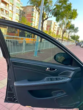 Hongqi H7