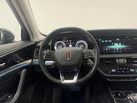 Hongqi HS5