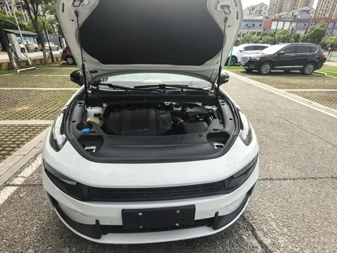 Lynk & Co 03