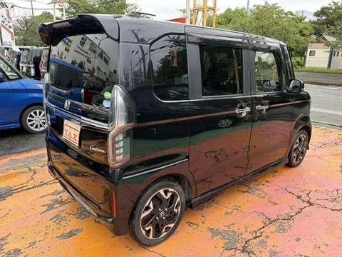 Honda N-BOX Custom