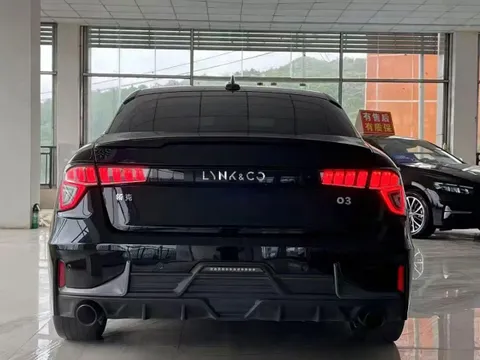 Lynk & Co 03