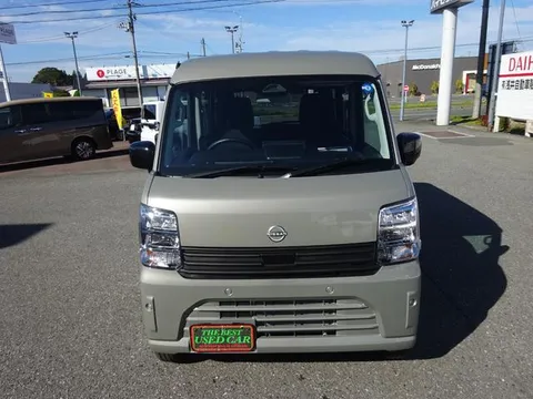 Nissan Clipper Van