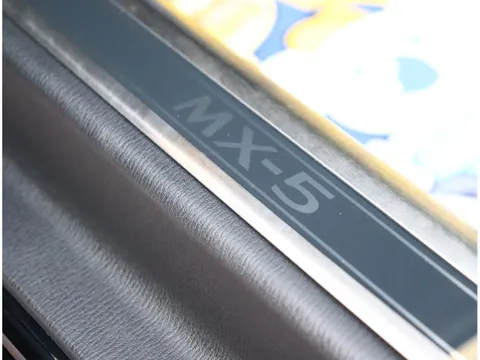 Mazda MX-5 (Roadster)