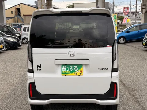 Honda N-BOX Custom