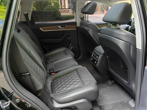 Hongqi HS7